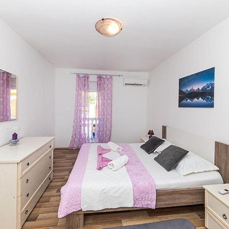Stunning Home In Marina With Heated Swimming Pool Esterno foto